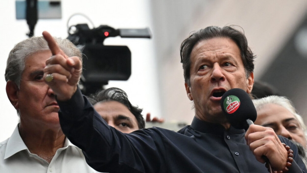 Ultima oră. Fostul premier pakistanez Imran Khan a fost rănit într-o tentativă de asasinat. VIDEO