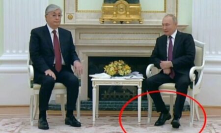 Ce spun specialiștii despre picioarele lui Putin care s-au mișcat necontrolat și la o recentă întâlnire oficială televizată