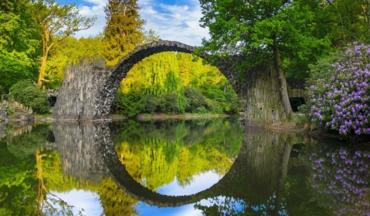 Podul Diavolului, cel mai fascinant pod din Germania, pare a fi o relicvă din filmul “Stăpânul inelelor”