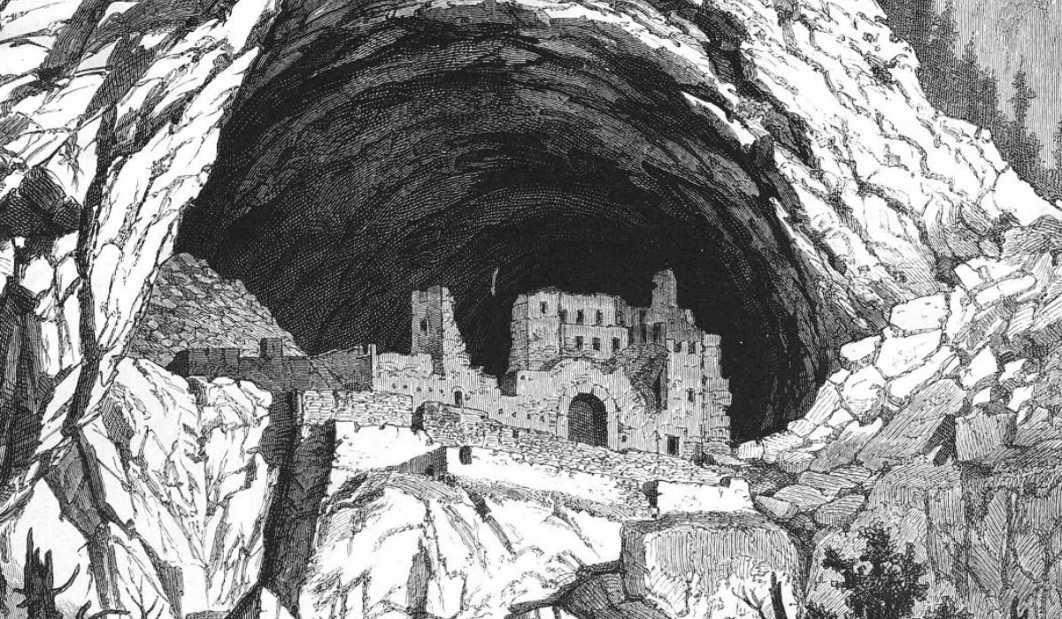 Castelul dintr-o peșteră din Austria, bântuit de un bărbat care ieșea la iveală doar în nopțile fără lună.Palatul e din anul 1181