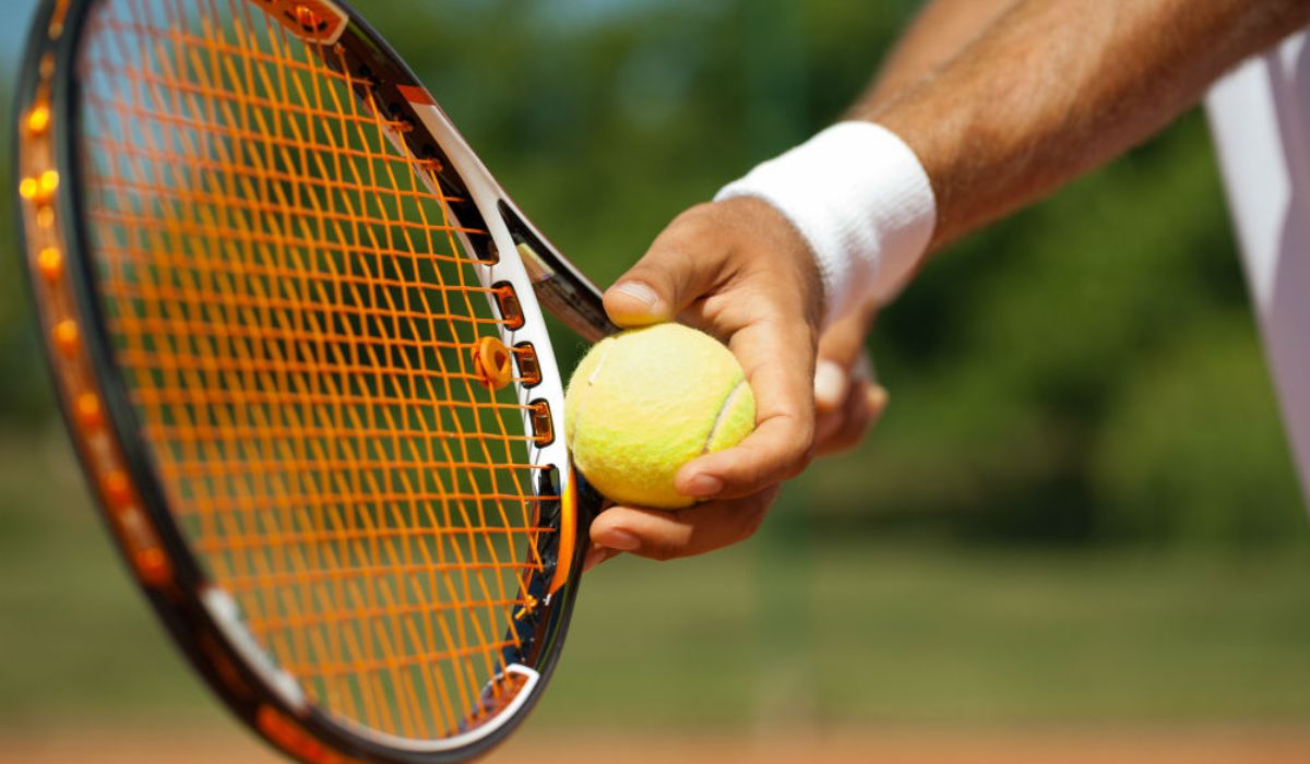 Un antrenor de tenis a fost introdus în Registrul Prădătorilor Sexuali din România pentru pornografie infantilă cu propriul copil