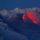 Rusia stă pe un butoi de pulbere. Vulcanul Şiveluci din Kamceatka se pregăteşte de o erupţie puternică, prima după 15 ani