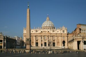 Vaticanul anunță oferta unei mese de negocieri pentru Moscova și Kiev. Răspunsul Rusiei