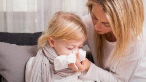 Părinții sunt îndemnați să vaccineze copiii împotriva gripei, deoarece infecțiile cresc