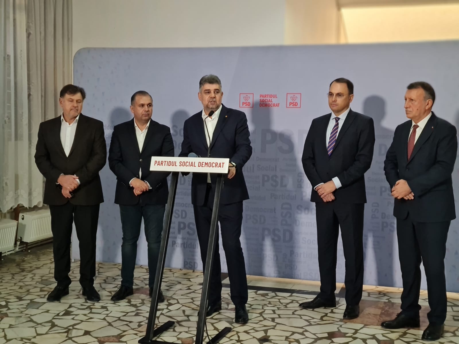 Distracția din clubul de noapte l-a lăsat fără serviciu. PSD-iștii din Vrancea au intrat în stare de urgență