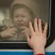 Zeci de copii ucraineni au fost răpiți și transportați de ruși într-o coloană de autovehicule cu lansatoare de rachete 