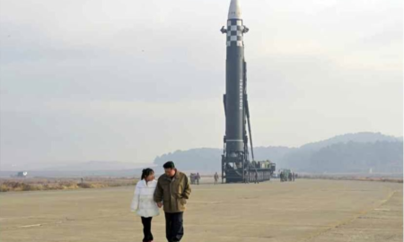 Kim Jong-un și-a scos pentru prima dată fiica în public, la testul unei rachete. Care este mesajul liderului nord-coreean