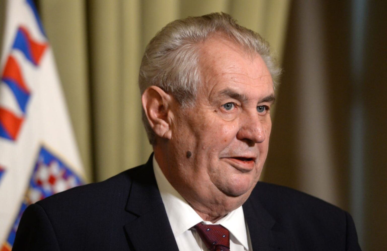 Secret dezvăluit. Președintele ceh Milos Zeman s-a căsătorit cu o ucraineancă, după ce i-a oferit locuință ca refugiată de război