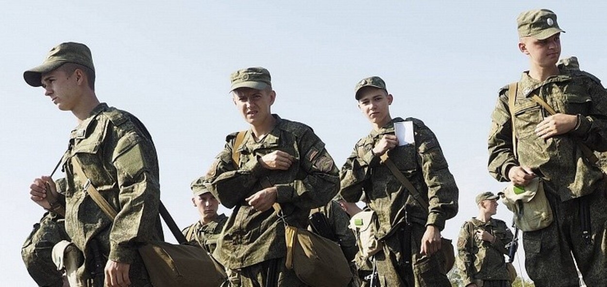 Toamna se numără rușii recrutați. 120 de mii de tineri, vor nu vor, sunt trimiși în armată pentru stagiul militar obligatoriu