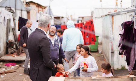 EXCLUSIV. Partidul lui Cioloș se plimbă cu caravana prin ţară. Sfidează pensionarii, persoanele cu dizabilităţi şi medicii