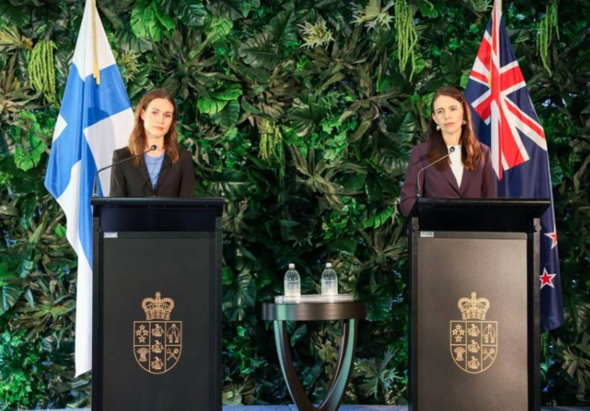 Acuzații de sexism, după ce premierul Finlandei, Sanna Marin a vizitat-o pe Jacinda Ardern în Noua Zeelandă