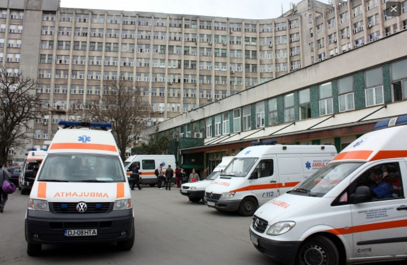 Au plimbat-o prin spital până s-a stins. Povestea dureroasă a unei femei, moartă în împrejurări ciudate