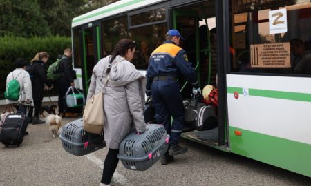 În mare grabă, ucrainenii sunt evacuați din Herson de către autoritățile ruse. Sunt avertizați că se apropie un  pericol iminent