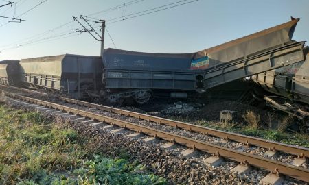 Ce spune CFR despre deraierea celor nouă vagoane încărcate cu cărbune