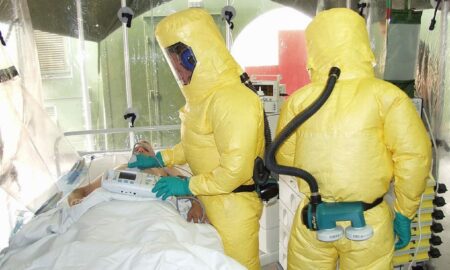 Un spital britanic este „în izolare” după ce a fost depistat un potențial caz mortal de Ebola