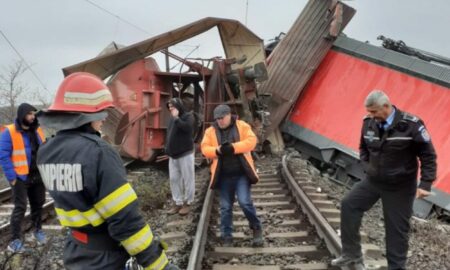Accident feroviar la Gugești. Două trenuri de marfă s-au tamponat. Ce spun reprezentanții CFR
