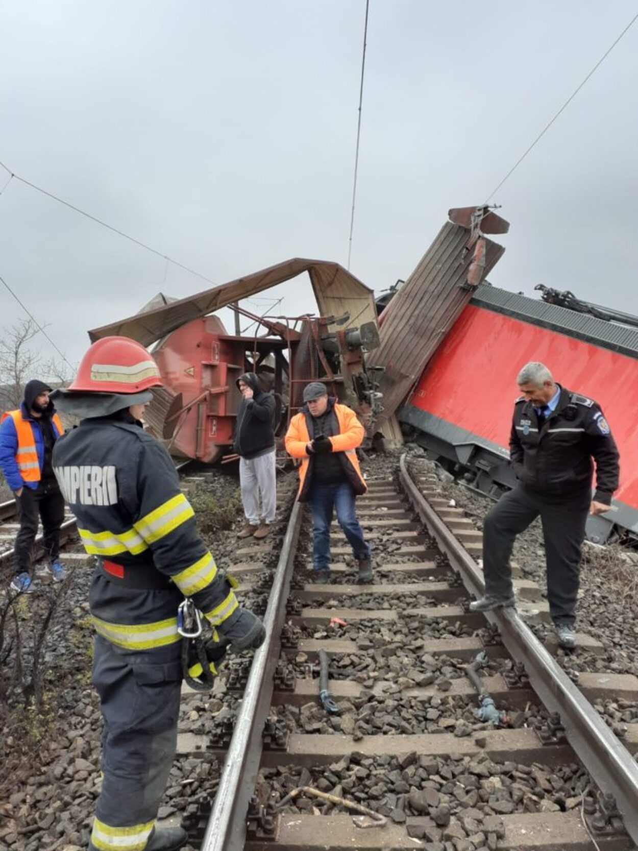 Accident feroviar la Gugești. Două trenuri de marfă s-au tamponat. Ce spun reprezentanții CFR