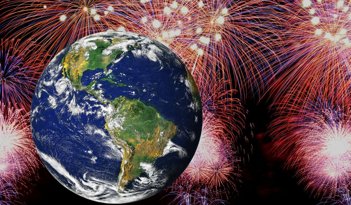 Povestea „explozivă” a artificiilor. Cum se crează scânteile de diferite culori și cum au ajuns să fie folosite de Anul Nou