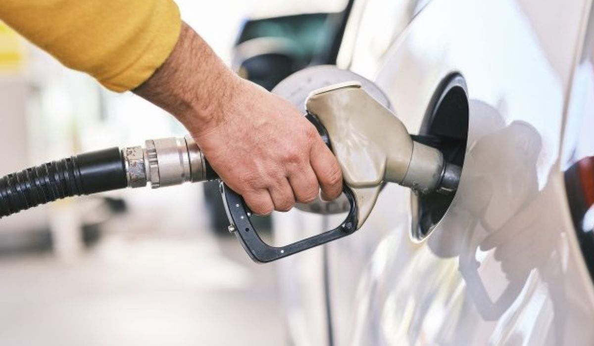 Astăzi, litrul de carburanți se vinde la pompă la prețuri incredibile. O adevărată surpriză pentru șoferii din România