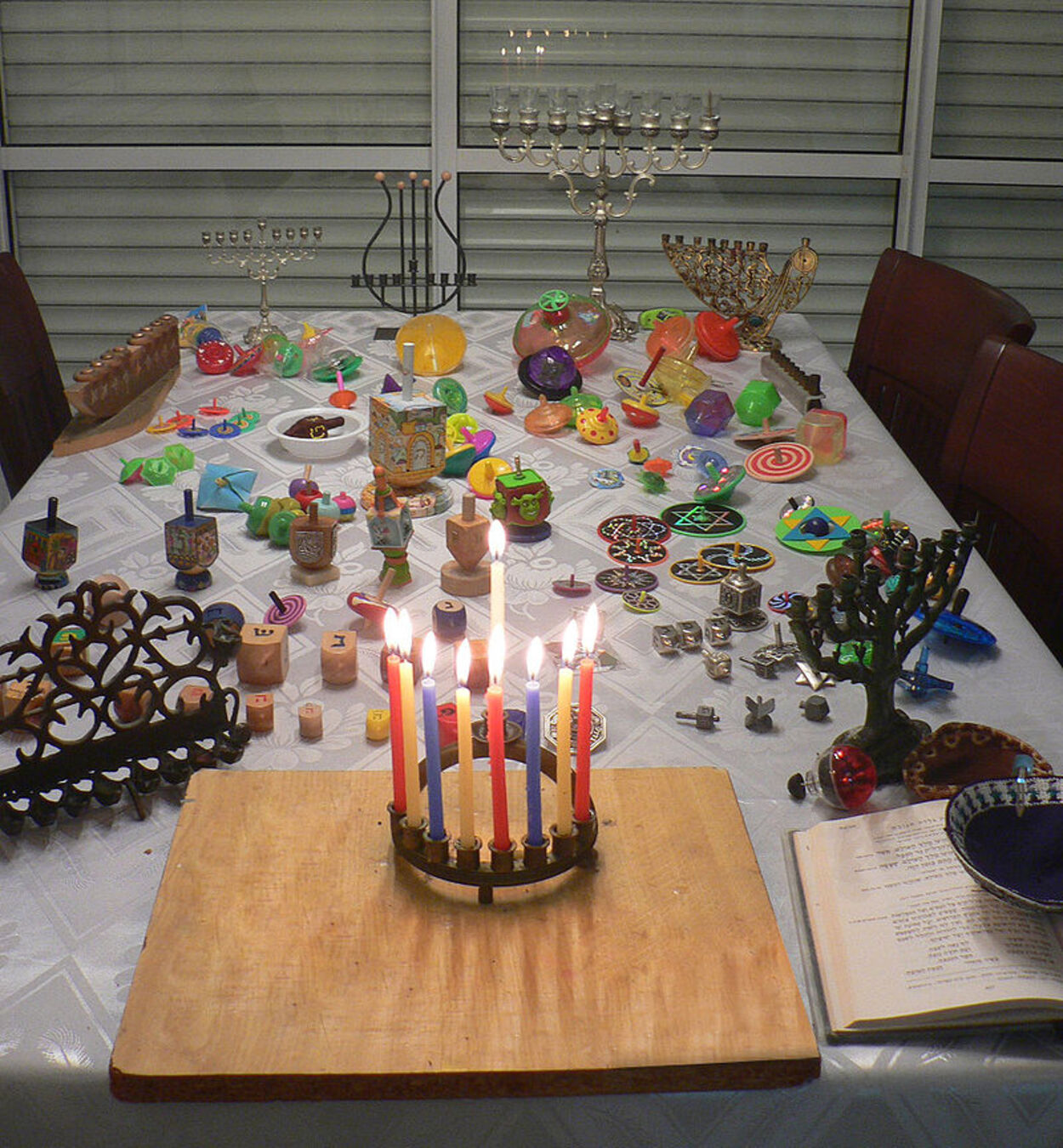Happy Hanukkah, la Chișinău. Mai multe mesaje de felicitare pentru cei care sărbătoresc această zi. Semnificație și tradiții