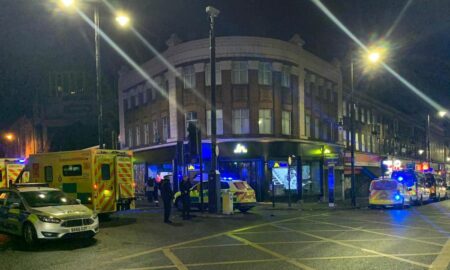 Opt oameni spitalizați dintre care patru în stare critică, după o busculadă creată la intrarea într-o sală de concerte în Londra