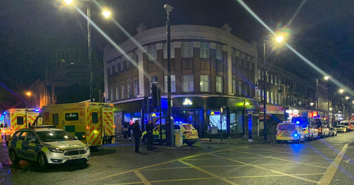 Opt oameni spitalizați dintre care patru în stare critică, după o busculadă creată la intrarea într-o sală de concerte în Londra