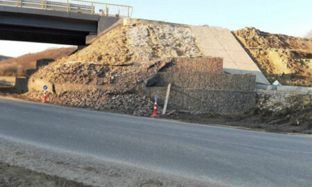 Au și moldovenii podurile lor. Un pod din Criuleni, reparat timp de doi ani, s-a surpat înainte de inaugurare. FOTO