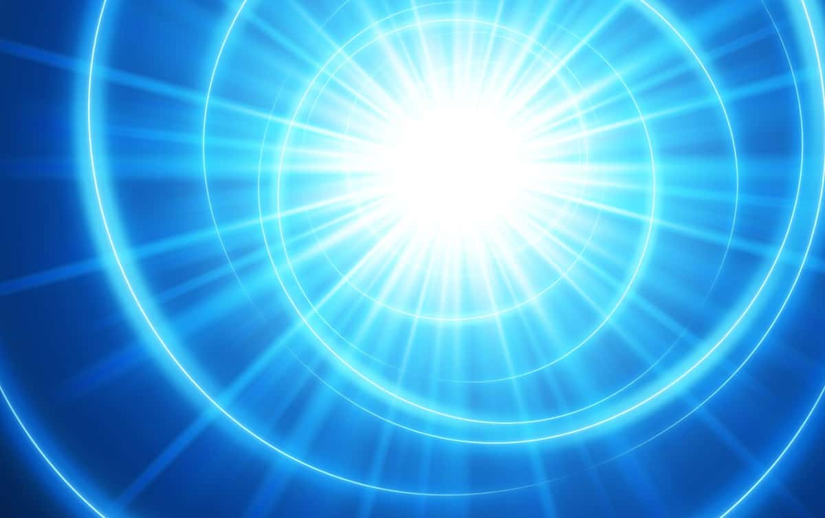 Exclusiv. Ucigașul din lampa UV, care a trimis în spital 6 copii din clasa a 2-a, arși de lumina aprinsă de învățătoare