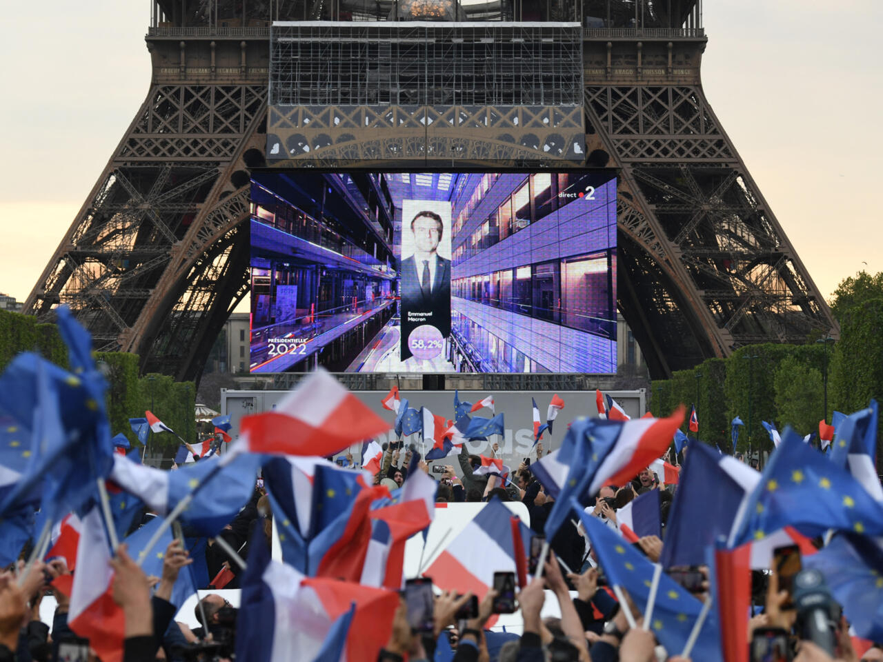Procurorii francezi percheziționează sediul Partidului Renașterii al lui Macron