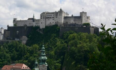 Castelul care nu a putut fi cucerit niciodată. În interiorul edificiului se află „Taurul din Salzburg”