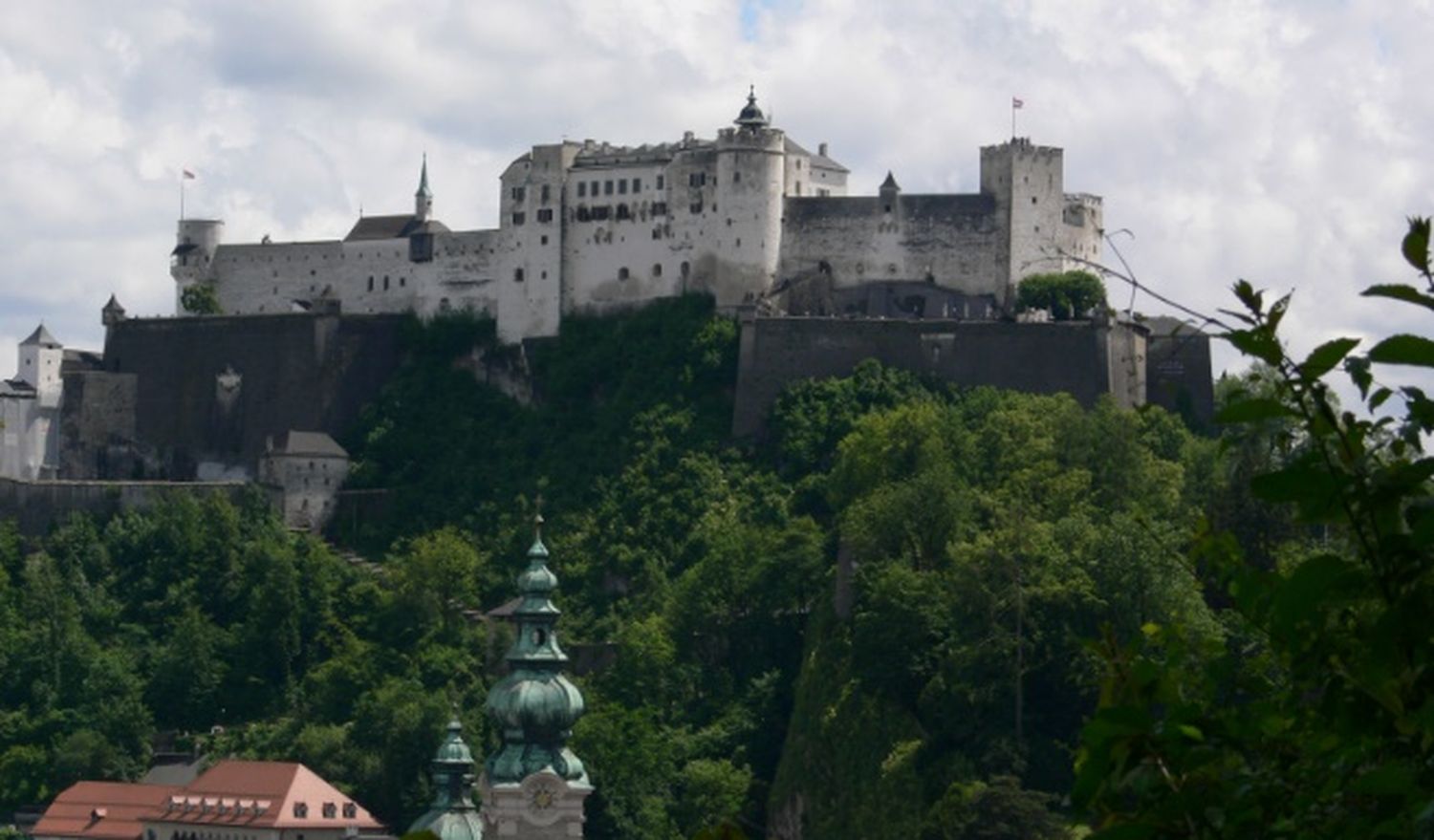 Castelul care nu a putut fi cucerit niciodată. În interiorul edificiului se află „Taurul din Salzburg”