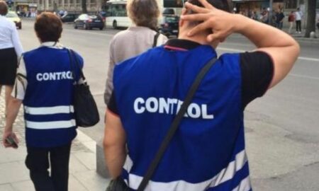 Bucureștenii sunt în pericol. Controlorii falși îi pot lăsa fără nici un ban în cont. Cum îi recunoașteți