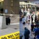 Un bărbat a fost înjunghiat de un grup de opt fete într-o piaţă de lângă gara din Toronto. Ciudățenia cazului este peste crimă