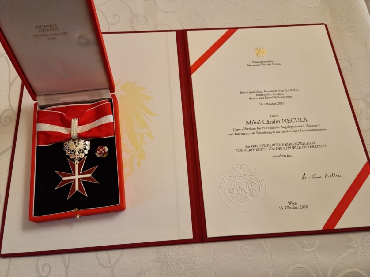 Șeful Direcției Generale de Afaceri Europene şi Schengen din MAI decorat de preşedintele Austriei şi înaintat în grad de Iohannis