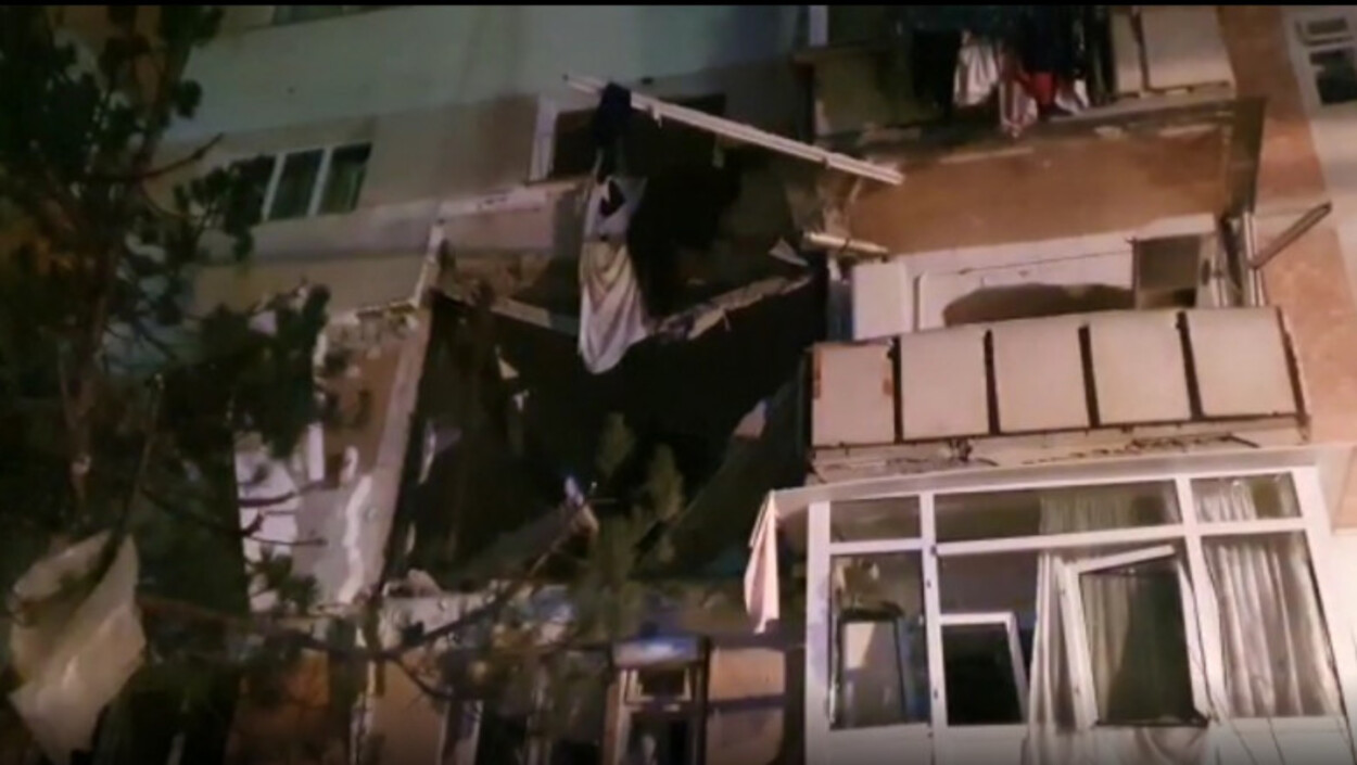 Un om a zburat pe fereastră după explozia de la Suceava. Oamenii sunt în șoc după dezastrul din blocul de locuințe