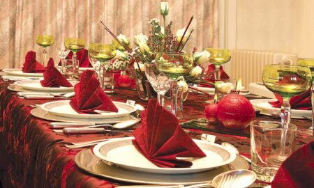 Sfaturi prețioase pentru decorarea mesei de Revelion