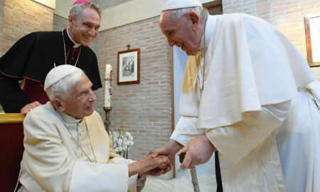 Fostul Papă Benedict al XVI-lea a murit la 95 de ani. El a devenit primul papă în 600 de ani care a renunțat la această funcție