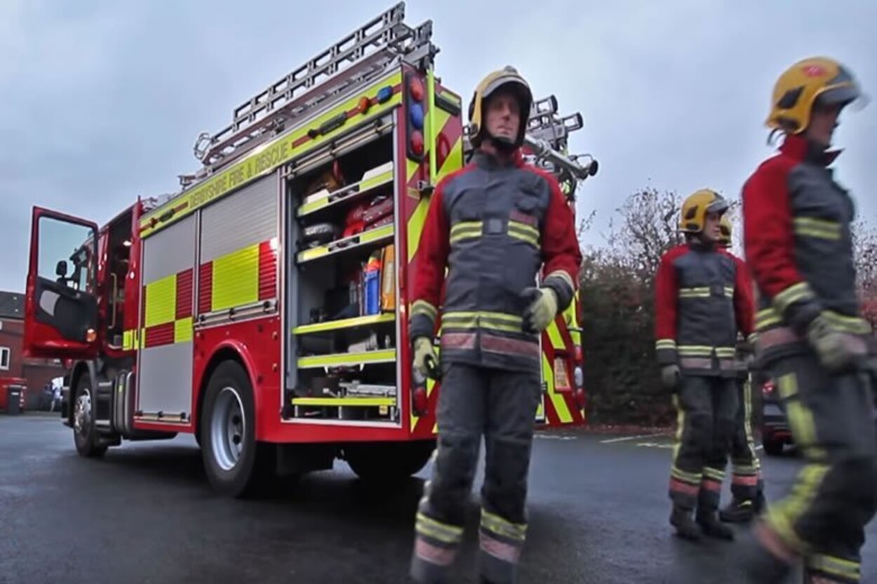 Miracol de Crăciun în Essex, unde pompierii au intervenit în urma unui incendiu declanșat de un câine