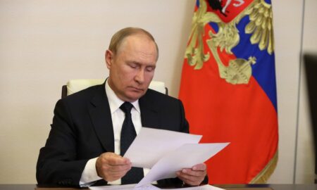 În plin război, Vladimir Putin a semnat o lege care interzice propaganda LGBT