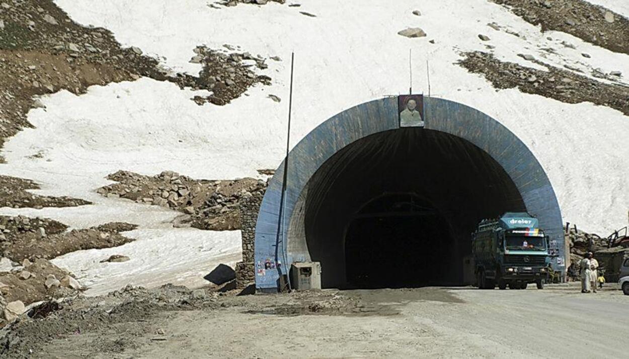 Explozie și carnagiu într-un tunel. 87 de persoane, printre care și copii, au fost ucise