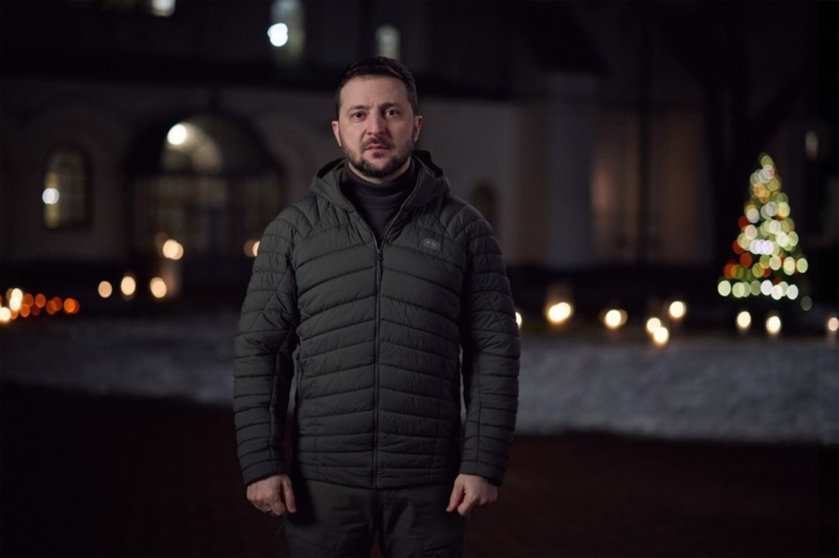 Zelenski în mesajul de Crăciun: „Speranţa va veni după disperare, iar moartea va fi învinsă de viaţă. Nu aşteptăm un miracol”