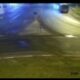 Un șofer care a zburat prin geamul mașinii, filmat cu camerele de supraveghere din trafic