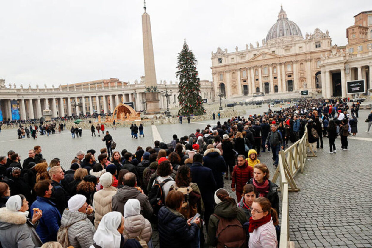 Peste 200 de mii de oameni și-au luat rămas bun de la Papa Benedict al XVI-lea, timp de trei zile, înainte de înmormântare