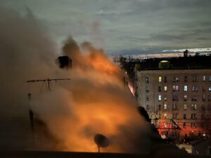 Incendiu puternic la restaurantul La Cocoșatu din nordul Bucureștiului: 20 de persoane evacuate