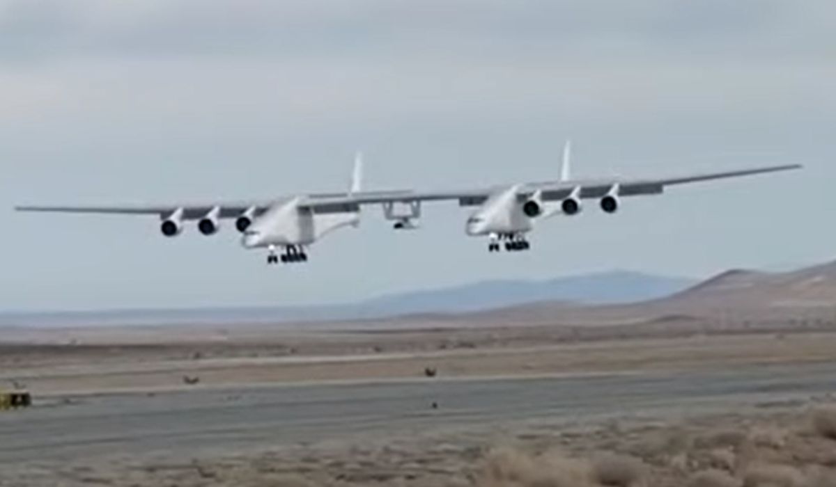 The Roc, cel mai mare avion din lume, propulsat de șase motoare, a zburat timp de șase ore consecutive