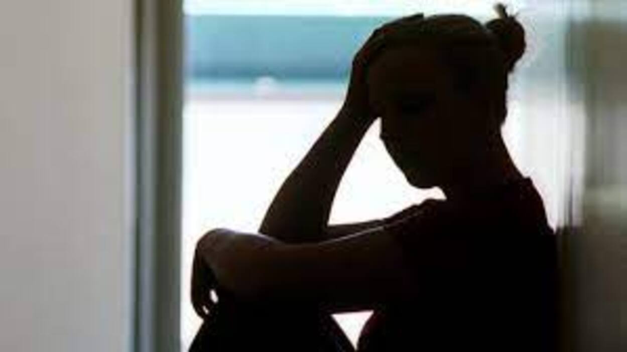 Un prădător sexual este eliberat înainte de termen din închisoare în baza legii „Doar da este da”