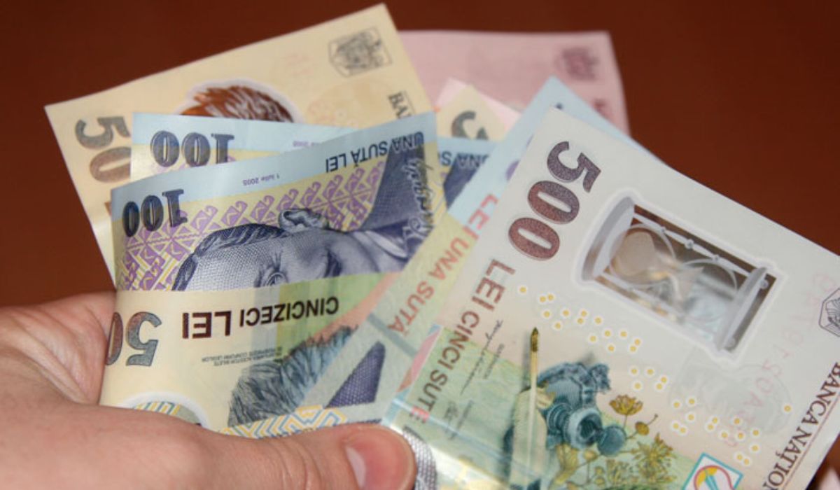 Vin bani de la Stat! Începând de astăzi, câteva categorii de români vor fi „premiați” cu sume cuprinse între 300 și 1.000 de lei 