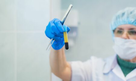 Specialiștii avertizează! S-au schimbat simptomele dominante ale infecției cu coronavirus. Când să vă faceți probleme