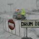 Zăpada blochează România. DN și DJ sunt blocate. Cad stâlpii de electricitate și copacii, sunt distruse mașinile