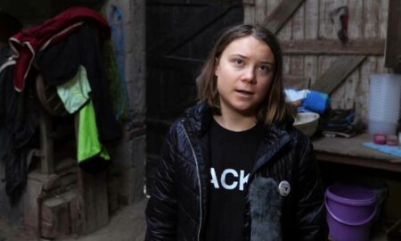 Internauții o pun pe Greta Thunberg la pământ. Și-a înscenat arestarea. Care să fi fost motivul